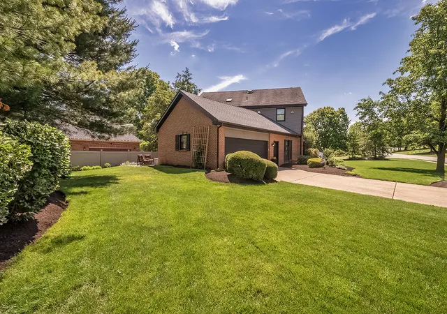 Photo 3 of Sale Pending at 501 Camberly Ct, Mars, PA 16046 | MLS# 1764847 | Listing updated on 2026-08-19