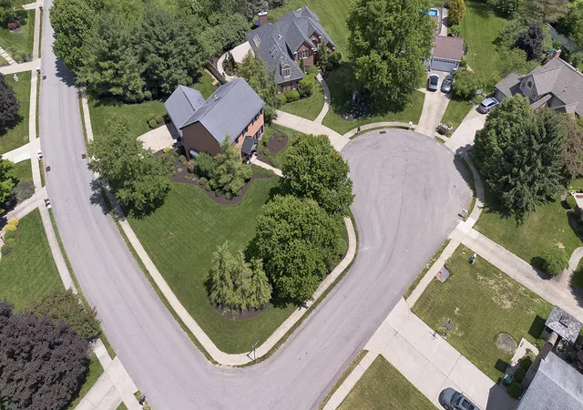 Photo 3 of Sale Pending at 501 Camberly Ct, Mars, PA 16046 | MLS# 1764847 | Listing updated on 2026-08-19