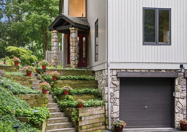 Photo 2 of Sale Pending at 313 Bridge Brk Ln, Wexford, PA 15090 | MLS# 1764963 | Listing updated on 2026-08-25