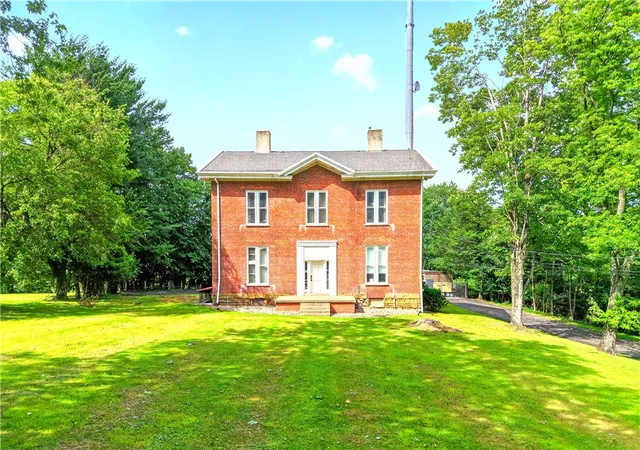Listing Photo 5 - Condo for sale in building located at 210 Tollgate Hl Rd, Greensburg, PA 15601