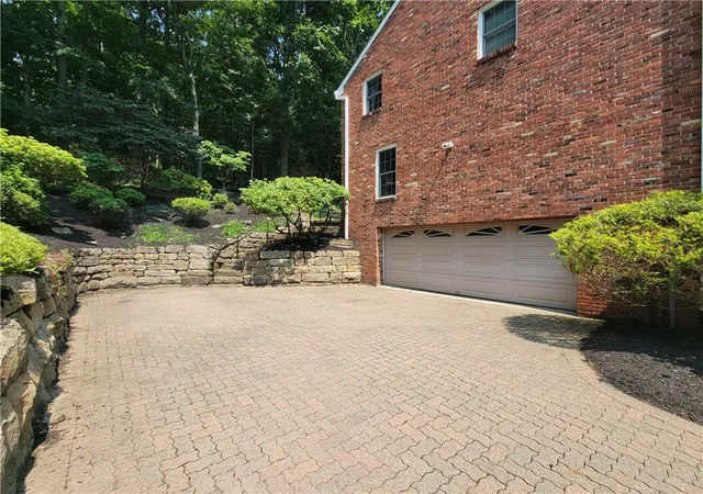 Photo 4 of Single family home for sale at 121 Berwyn Rd, Ross Twp, PA 15237 | MLS# 1765003 | Listing updated on 2026-10-06