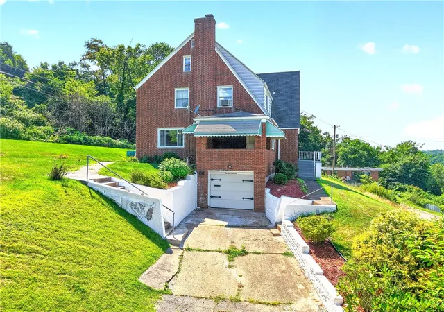 Photo 4 of Single family home for sale at 1300 Toman Ave, Clairton, PA 15025 | MLS# 1765097 | Listing updated on 2026-10-06