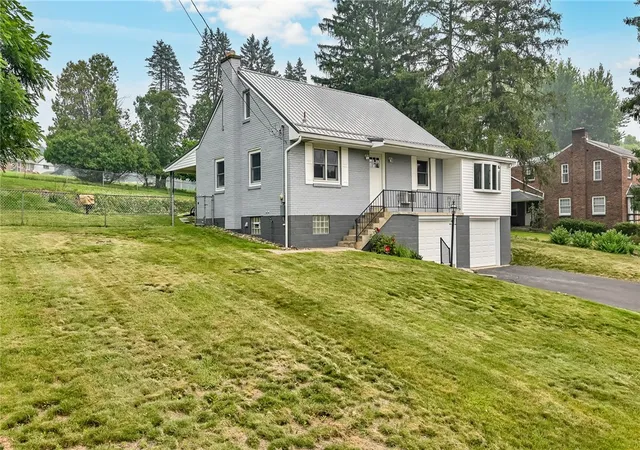 Photo 3 of Single family home for sale at 1207 Zeno Ln, Shaler, PA 15101 | MLS# 1765163 | Listing updated on 2026-08-27