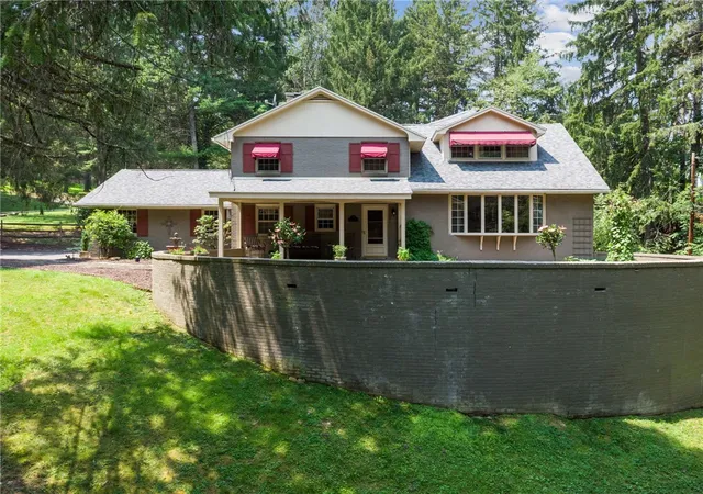 Photo 3 of Single family home for sale at 114 Sunrise Ln, Ligonier, PA 15658 | MLS# 1765240 | Listing updated on 2026-08-26