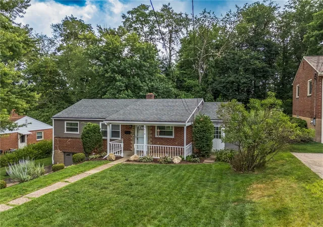 Photo 2 of Single family home for sale at 5614 Villahaven Dr, Bethel Park, PA 15236 | MLS# 1765239 | Listing updated on 2026-08-23