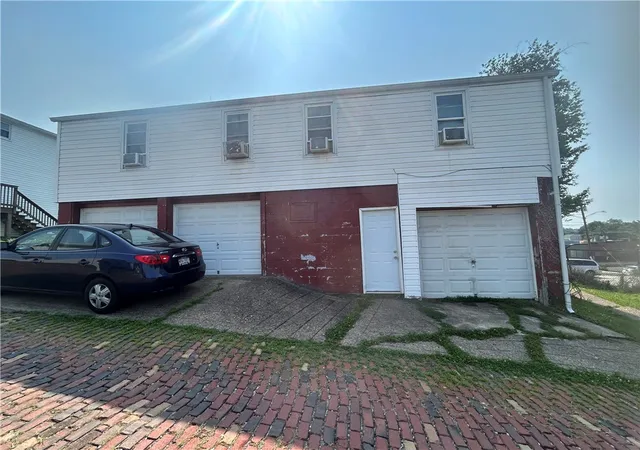 Photo 4 of House for sale at 49 N Spring St, Greensburg, PA 15601 | MLS# 1765338 | Listing updated on 2026-08-18