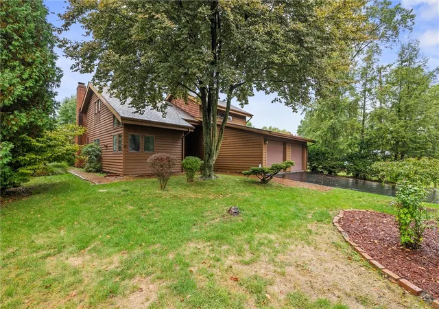 Photo 2 of Condo for sale at 195 Jonathan Pl, Hermitage, PA 16148 | MLS# 1765419 | Listing updated on 2026-10-07