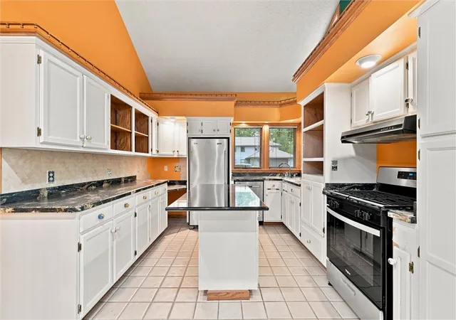 Photo 3 of Condo for sale at 195 Jonathan Pl, Hermitage, PA 16148 | MLS# 1765419 | Listing updated on 2026-10-07