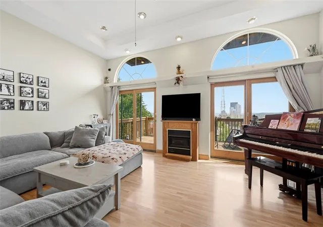 Photo 3 of Single family home for sale at 120 Prospect St, Mount Washington, PA 15211 | MLS# 1765186 | Listing updated on 2026-09-15