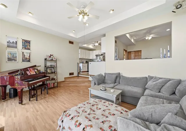Photo 4 of Single family home for sale at 120 Prospect St, Mount Washington, PA 15211 | MLS# 1765186 | Listing updated on 2026-09-15