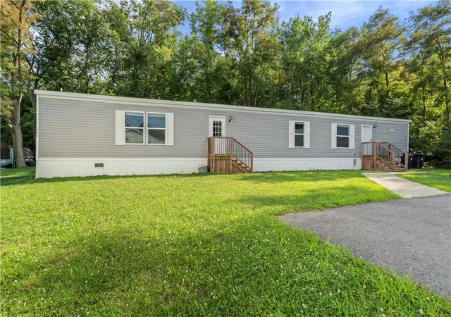 Photo 2 of Manufactured home for sale at 195 Fls Church Rd, Imperial, PA 15126 | MLS# 1765335 | Listing updated on 2026-08-26