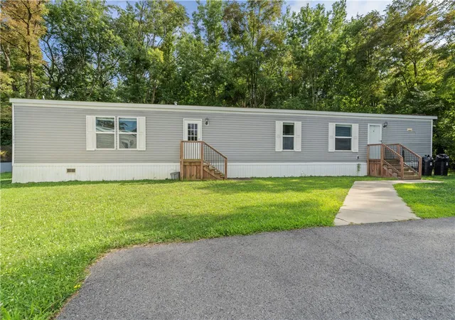 Photo 3 of Manufactured home for sale at 195 Fls Church Rd, Imperial, PA 15126 | MLS# 1765335 | Listing updated on 2026-08-26