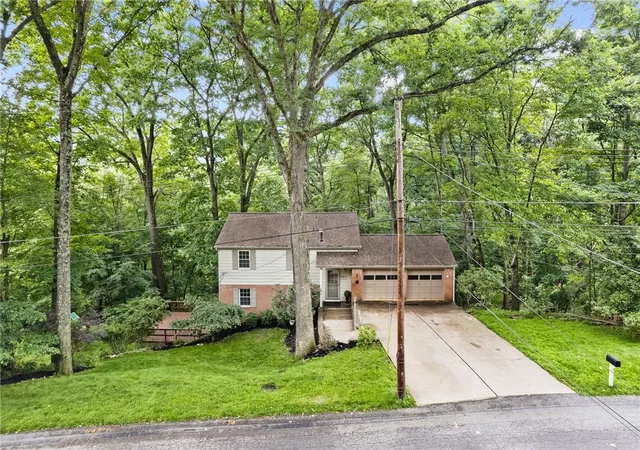 Photo 2 of Single family home for sale at 8648 W Barkhurst Dr, Pittsburgh, PA 15237 | MLS# 1765487 | Listing updated on 2026-08-29