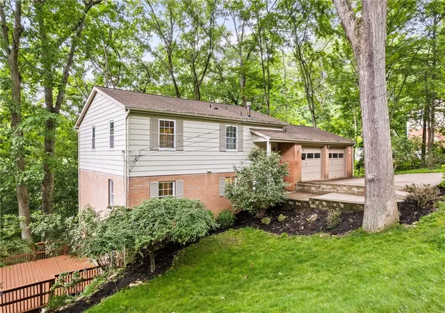 Photo 3 of Single family home for sale at 8648 W Barkhurst Dr, Pittsburgh, PA 15237 | MLS# 1765487 | Listing updated on 2026-08-29