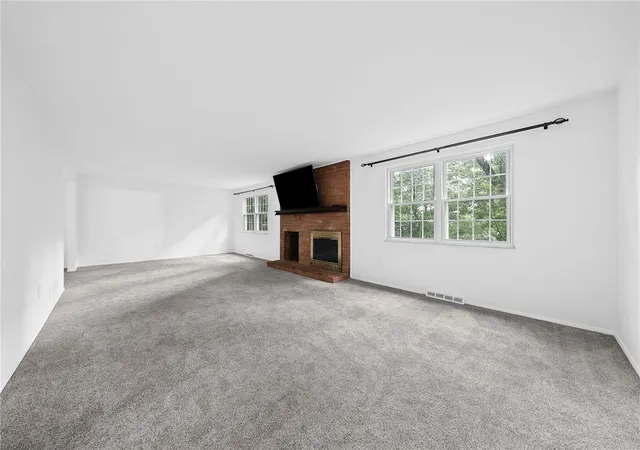 Photo 5 of Single family home for sale at 8648 W Barkhurst Dr, Pittsburgh, PA 15237 | MLS# 1765487 | Listing updated on 2026-08-29