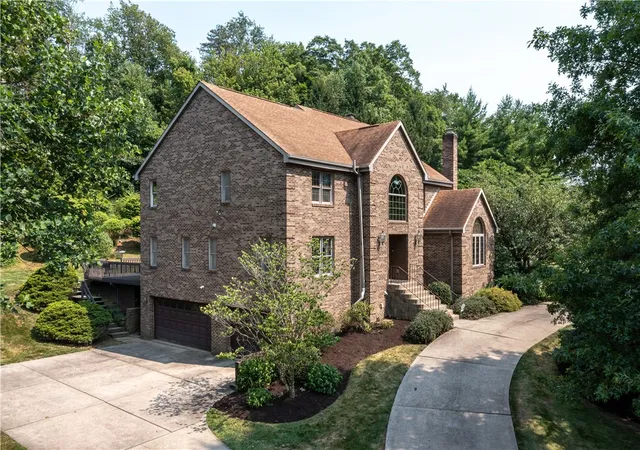 Photo 3 of Single family home for sale at 118 Wedgewood Dr, Richland, PA 15044 | MLS# 1765180 | Listing updated on 2026-08-25