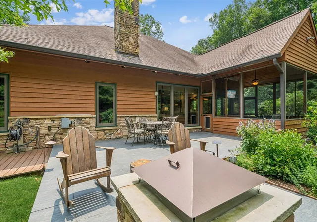 Photo 3 of Single family home for sale at 302 Pheasant Run Ln, Seven Springs Resort, PA 15622 | MLS# 1765381 | Listing updated on 2026-08-25