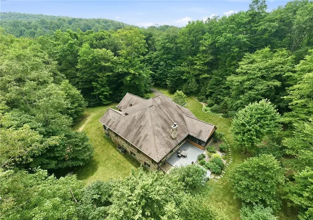 Photo 4 of Single family home for sale at 302 Pheasant Run Ln, Seven Springs Resort, PA 15622 | MLS# 1765381 | Listing updated on 2026-08-25