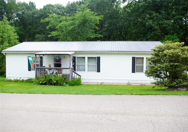 Photo 1 of Manufactured home for sale at 228 Sunny Hl Dr, Valencia, PA 16059 | MLS# 1765242 | Listing updated on 2026-08-17