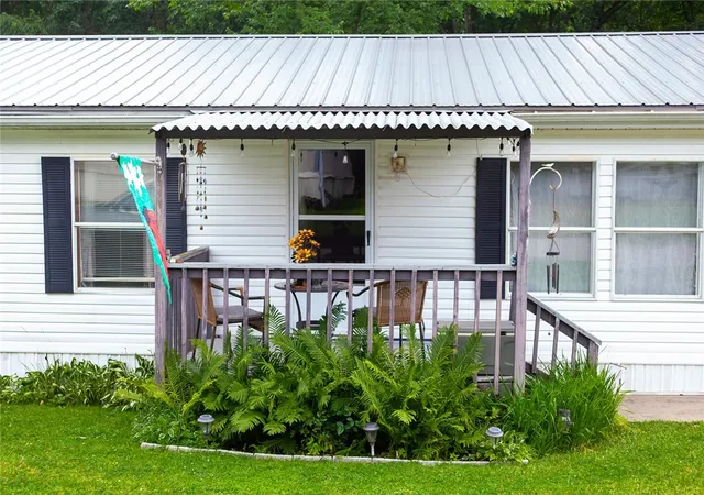 Photo 2 of Manufactured home for sale at 228 Sunny Hl Dr, Valencia, PA 16059 | MLS# 1765242 | Listing updated on 2026-08-17