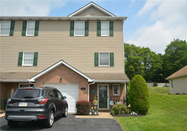 Townhouse for sale at 907 Stoneridge Blvd, Twp of But SW, PA 16001 | MLS# 1765688