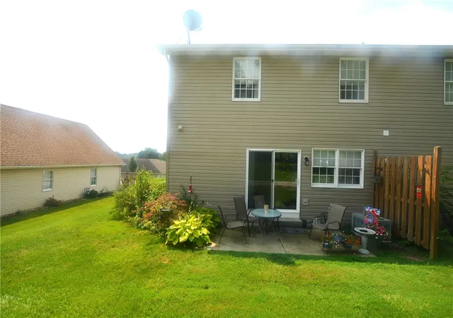 Photo 3 of Townhouse for sale at 907 Stoneridge Blvd, Twp Of But Sw, PA 16001 | MLS# 1765688 | Listing updated on 2026-08-21