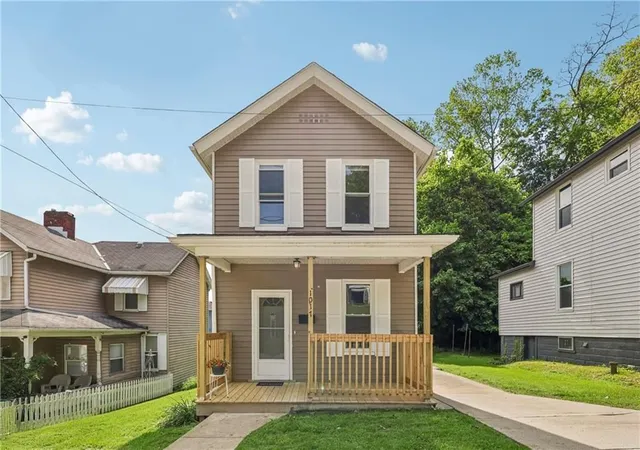 Photo 1 of Single family home for sale at 1017 Main St, Coraopolis, PA 15108 | MLS# 1765970 | Listing updated on 2026-08-27