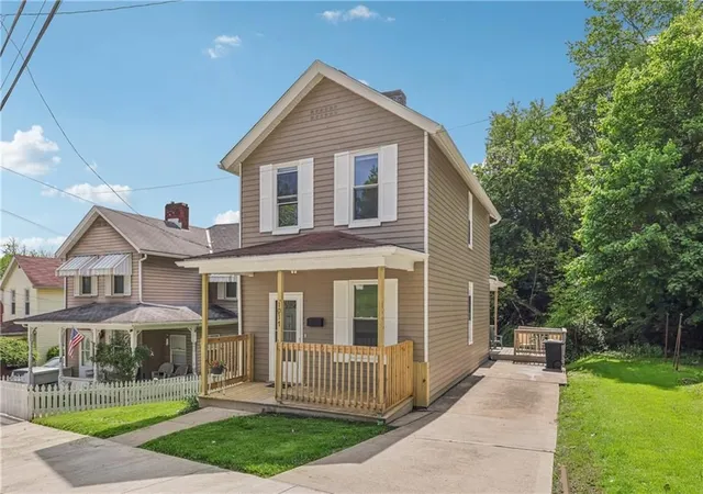 Photo 2 of Single family home for sale at 1017 Main St, Coraopolis, PA 15108 | MLS# 1765970 | Listing updated on 2026-08-27