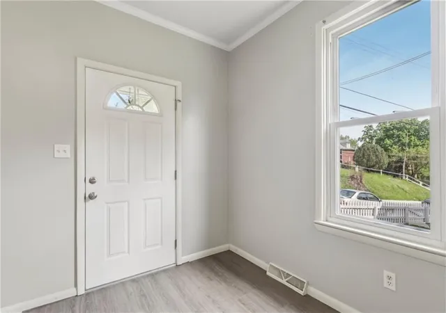 Photo 5 of Single family home for sale at 1017 Main St, Coraopolis, PA 15108 | MLS# 1765970 | Listing updated on 2026-08-27