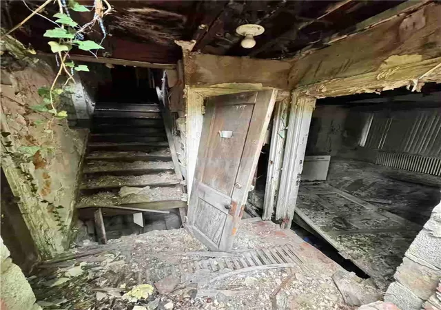 Listing Photo 5 - Condo for sale in building located at 717 Hl Ave, Pittsburgh, PA 15221