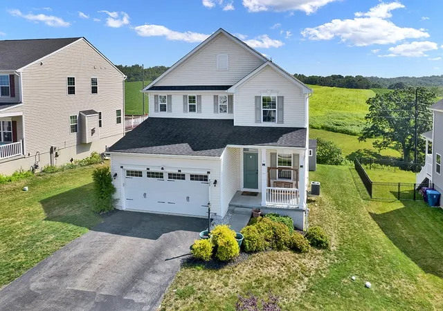 Photo 2 of Single family home for sale at 420 September Dr, Plum Boro, PA 15239 | MLS# 1766025 | Listing updated on 2026-08-30
