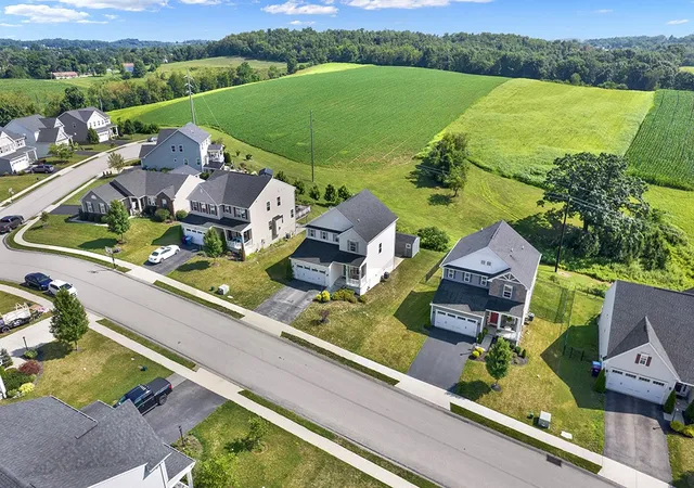 Photo 3 of Single family home for sale at 420 September Dr, Plum Boro, PA 15239 | MLS# 1766025 | Listing updated on 2026-08-30
