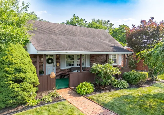 Photo 1 of Single family home for sale at 658 Lindsay Rd, Scott Twp, PA 15106 | MLS# 1766055 | Listing updated on 2026-08-29
