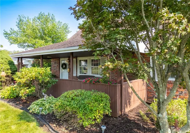 Photo 2 of Single family home for sale at 658 Lindsay Rd, Scott Twp, PA 15106 | MLS# 1766055 | Listing updated on 2026-08-29