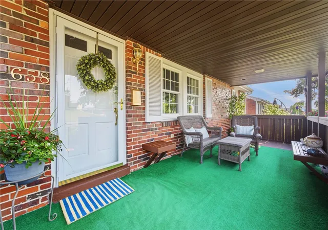 Photo 4 of Single family home for sale at 658 Lindsay Rd, Scott Twp, PA 15106 | MLS# 1766055 | Listing updated on 2026-08-29