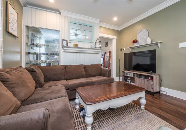 Photo 3 of Sale Pending at 1427 Hillsdale Ave, Dormont, PA 15216 | MLS# 1765994 | Listing updated on 2026-08-15
