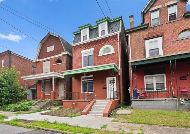 Photo 3 of Single family home for sale at 425 W Elizabeth, Hazelwood, PA 15207 | MLS# 1766147 | Listing updated on 2026-08-20