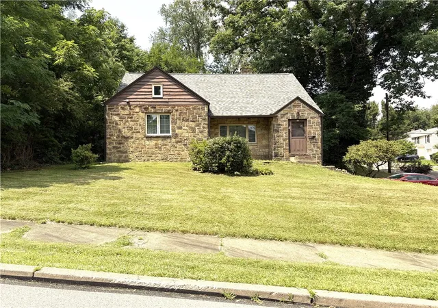 Photo 1 of Single family home for sale at 525 Riverview Dr, New Kensington, PA 15068 | MLS# 1765777 | Listing updated on 2026-08-10