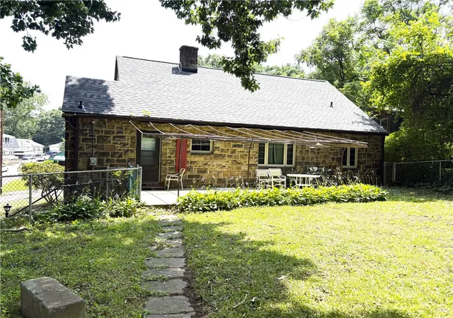 Photo 2 of Single family home for sale at 525 Riverview Dr, New Kensington, PA 15068 | MLS# 1765777 | Listing updated on 2026-08-10