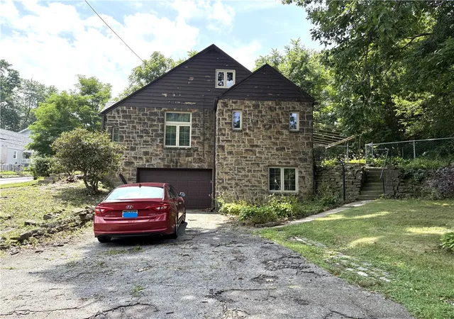 Photo 3 of Single family home for sale at 525 Riverview Dr, New Kensington, PA 15068 | MLS# 1765777 | Listing updated on 2026-08-10