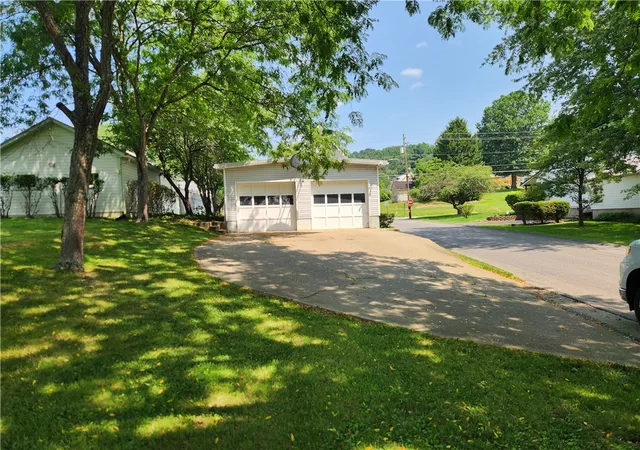 Photo 3 of Single family home for sale at 798 Race St, Waynsbrg/frankln Twp, PA 15370 | MLS# 1765711 | Listing updated on 2026-08-25