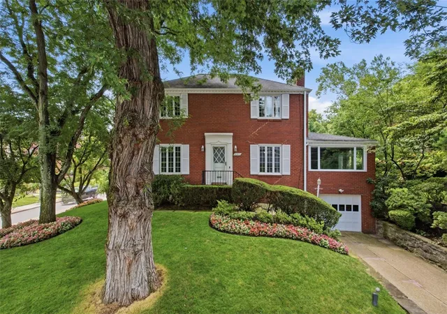 Photo 2 of Single family home for sale at 4940 Ellsworth Ave, Shadyside, PA 15213 | MLS# 1765619 | Listing updated on 2026-08-23