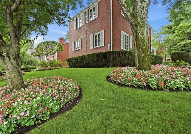 Photo 3 of Single family home for sale at 4940 Ellsworth Ave, Shadyside, PA 15213 | MLS# 1765619 | Listing updated on 2026-10-03