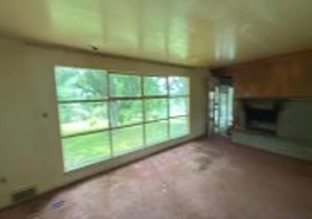 Photo 4 of Sale Pending at 126 Magnolia Dr, Glenshaw, PA 15116 | MLS# 1766467 | Listing updated on 2026-08-17