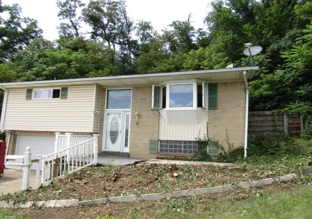 Photo 2 of Single family home for sale at 195 Duquesne Ave, Dravosburg, PA 15034 | MLS# 1766442 | Listing updated on 2026-08-10