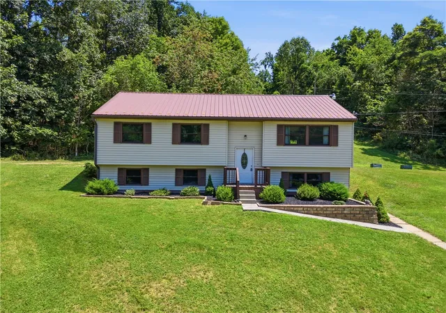 Photo 1 of Sale Pending at 517 Hull Run Rd, Waynesburg, PA 15370 | MLS# 1766245 | Listing updated on 2026-09-16