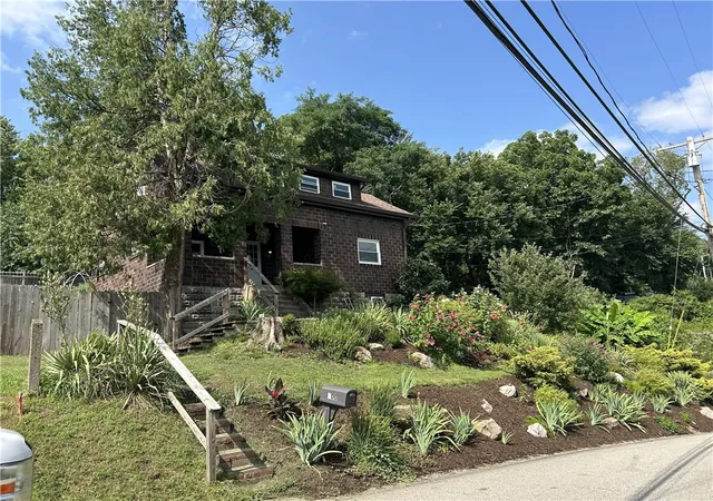Photo 2 of Single family home for sale at 200 Davis Ave, Shaler, PA 15223 | MLS# 1766408 | Listing updated on 2026-08-25