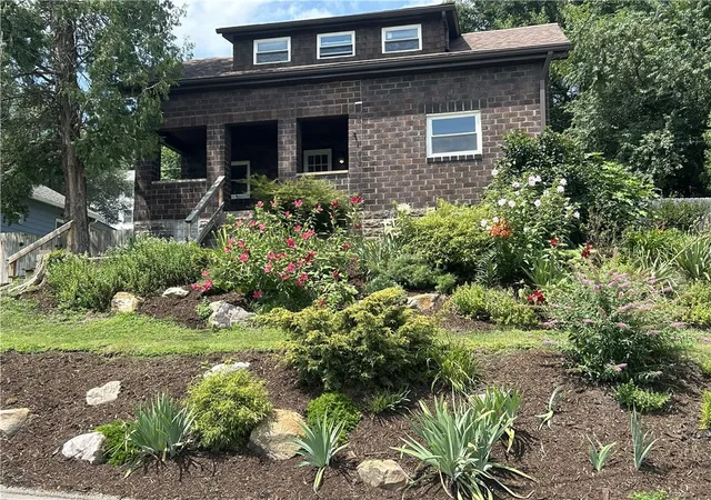 Photo 3 of Single family home for sale at 200 Davis Ave, Shaler, PA 15223 | MLS# 1766408 | Listing updated on 2026-08-25