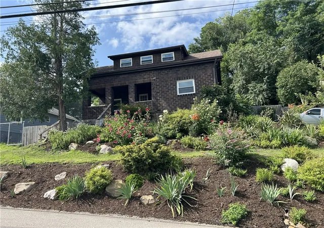 Photo 5 of Single family home for sale at 200 Davis Ave, Shaler, PA 15223 | MLS# 1766408 | Listing updated on 2026-08-25