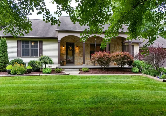 Photo 2 of Single family home for sale at 40 Forest Glen Dr, Pine Twp, PA 16127 | MLS# 1766573 | Listing updated on 2026-08-29